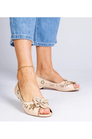 Ballerines ajourées beiges...