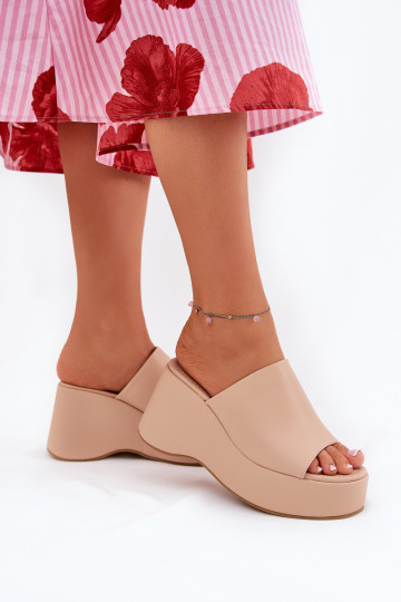 Chaussons en simili cuir pour femmes avec plateforme couleur sable