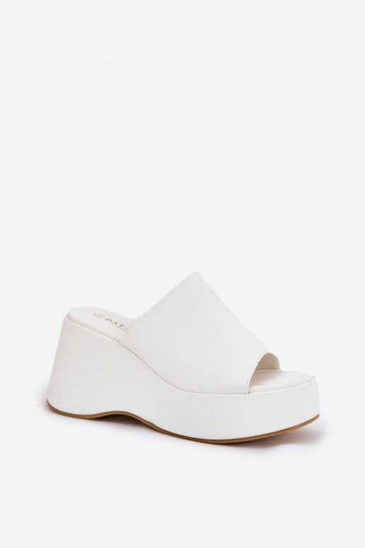 Eko Pantoufles en cuir Féminin avec une plateforme I Koturnie couleur blanche Kisoffi
