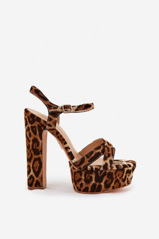 Sandales pour femmes Dans un poste élevé et plateforme avec des motifs en fourrure de léopard marron Jovenes