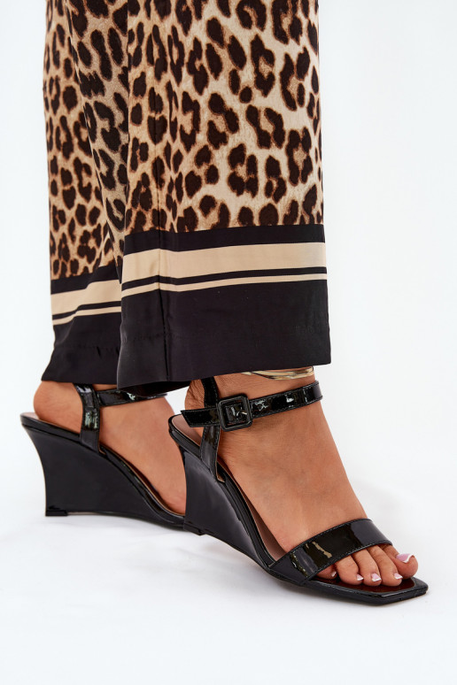 Sandales laquées pour femme Sur un coin couleur noire Vliraya