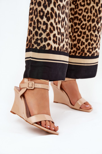 Sandales laquées pour femmes à talon compensé couleur nude Vliraya