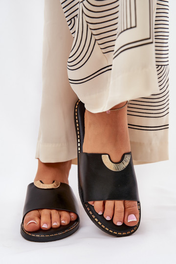 Chaussons en simili cuir pour femmes avec détails ornés couleur noire Mevith 2