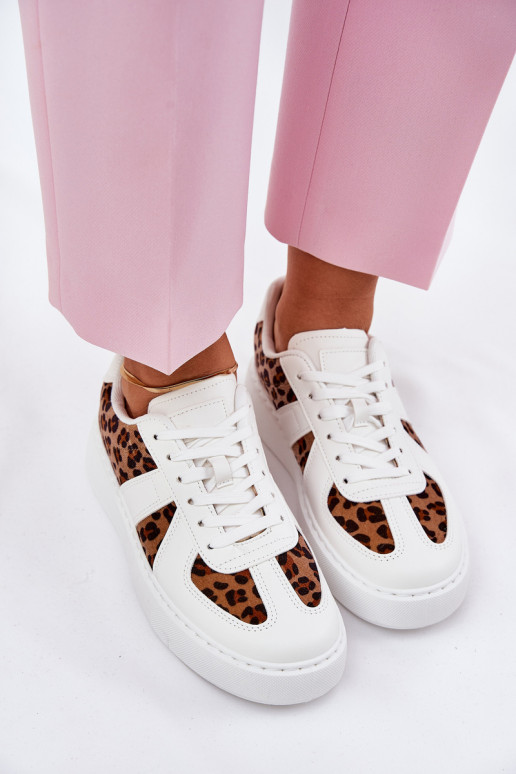 Chaussures modèle baskets Féminin et des écrits avec une plateforme couleur blanche Activétivira Chaussures modèle baskets Féminin et des écrits avec une plateforme couleur blanche Activétivira