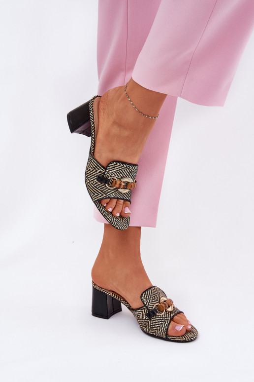 Pantoufles pour femmes avec des talons avec des ornements couleur noire Ovittole