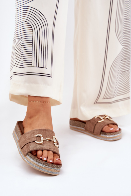 Pantoufles pour femmes avec une plateforme avec des détails dorés Et des paillettes couleur kaki Morisela Pantoufles pour femmes avec une plateforme avec des détails dorés Et des paillettes couleur kaki Morisela