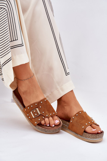 Pantoufles pour femmes avec plateforme, boucles et clous couleur brune Nusithia
