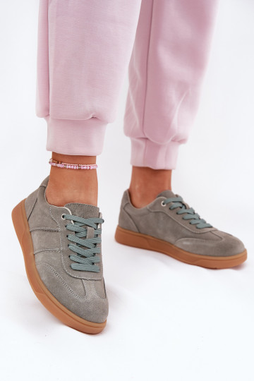 Baskets sportives en daim couleur verte 2