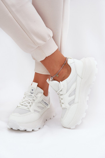 baskets Chaussures modèle baskets Féminin Sur une semelle épaisse couleur blanche Prononice 2
