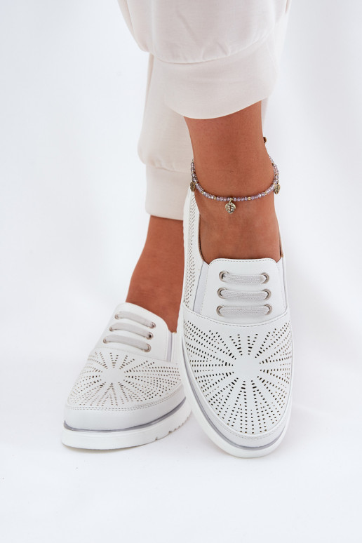 chaussures Féminin Un modèle convaincant avec des éléments ajourés couleur blanche Azethia chaussures Féminin Un modèle convaincant avec des éléments ajourés couleur blanche Azethia