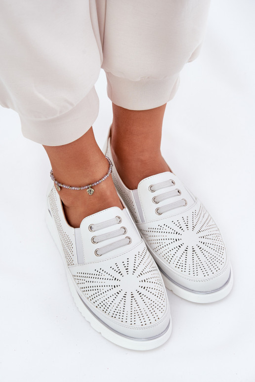 chaussures Féminin Un modèle convaincant avec des éléments ajourés couleur blanche Azethia chaussures Féminin Un modèle convaincant avec des éléments ajourés couleur blanche Azethia