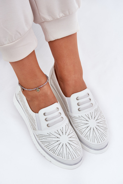 chaussures Féminin Un modèle convaincant avec des éléments ajourés couleur blanche Azethia chaussures Féminin Un modèle convaincant avec des éléments ajourés couleur blanche Azethia