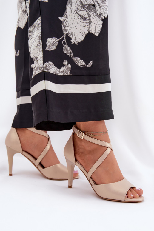 sandales à la mode avec des talons fins couleur dorée Loressa sandales à la mode avec des talons fins couleur dorée Loressa
