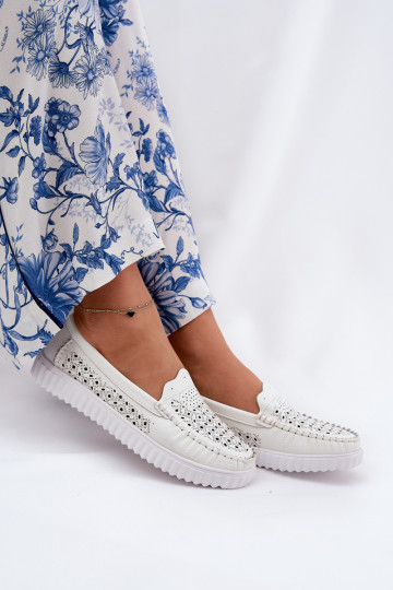 Peau mocassins pour femmes avec des éléments ajourés Vinceza 88028 couleur blanche