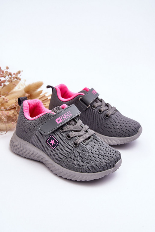 Chaussures de sport pour enfants avec attaches adhésives couleur grise Brego Chaussures de sport pour enfants avec attaches adhésives couleur grise Brego