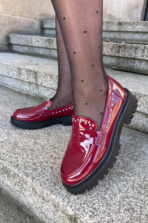 Mocassins femmes avec effet vernis et décoration couleur bordeaux Įjungtallae