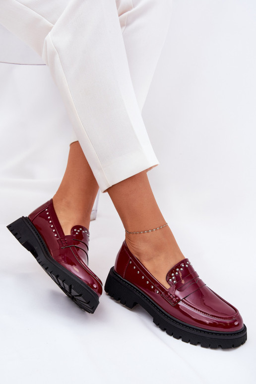 Mocassins femmes avec effet vernis et décoration couleur bordeaux Įjungtallae