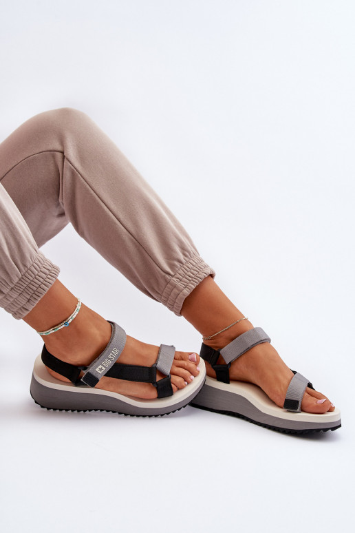 Sandales pour femmes avec une plateforme I Koturnie Big Star NN274A054 couleur grise Sandales pour femmes avec une plateforme I Koturnie Big Star NN274A054 couleur grise