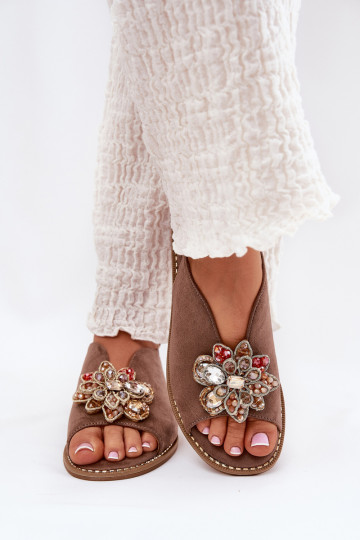 Sandales pour femmes avec des talons larges avec des ornements S.Barski KV27-001 beige 2