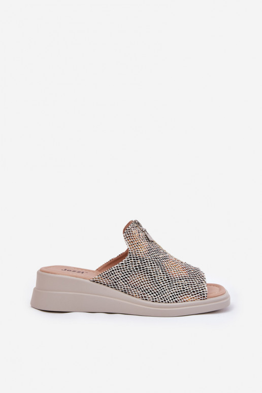 Pantoufles pour femmes Sur un coin avec fermetures éclair Motif animalier beige Irriva Pantoufles pour femmes Sur un coin avec fermetures éclair Motif animalier beige Irriva