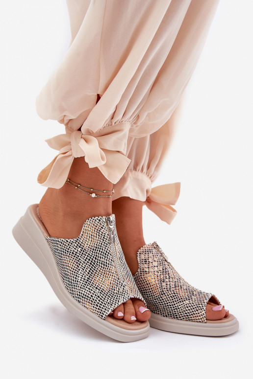 Pantoufles pour femmes Sur un coin avec fermetures éclair Motif animalier beige Irriva Pantoufles pour femmes Sur un coin avec fermetures éclair Motif animalier beige Irriva