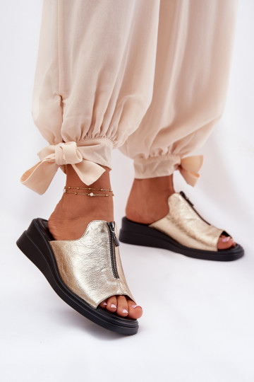 Pantoufles pour femmes Sur un coin avec fermetures éclair couleur dorée Irriva