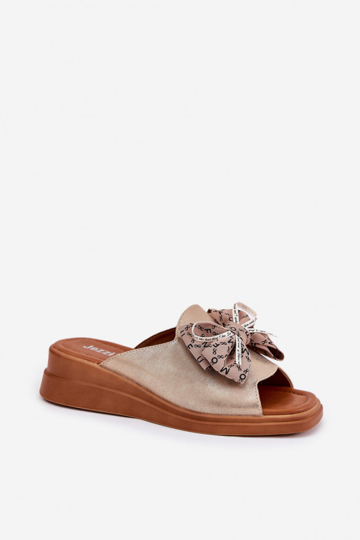 Pantoufles pour femmes Sur un coin avec des rubans couleur dorée Moonzella Pantoufles pour femmes Sur un coin avec des rubans couleur dorée Moonzella