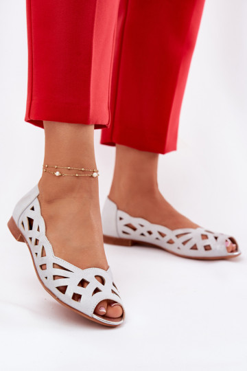 Sandales à talons avec ornements couleur argentée 2