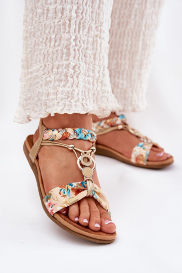 Sandales plates pour femmes Z Plecionymi Bandesem Et la décoration Artiker 56C1316 couleur dorée