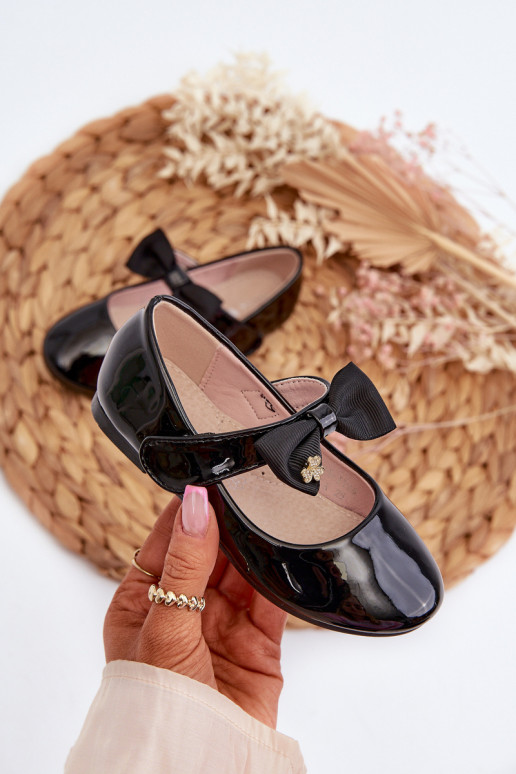 ballerines Puéril avec effet vernis avec des rubans avec attaches adhésives couleur noire Kocia