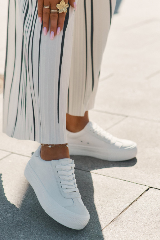 Chaussures de loisirs avec une plateforme Big Star RR274337 couleur blanche