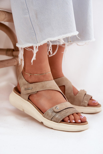 Sandales pour femmes Sur un coin beige Il fautroriella