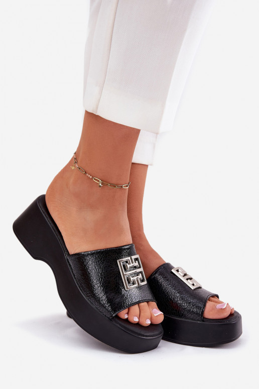 Pantoufles en cuir Féminin avec des ornements Vinceza 79526 couleur noire Pantoufles en cuir Féminin avec des ornements Vinceza 79526 couleur noire