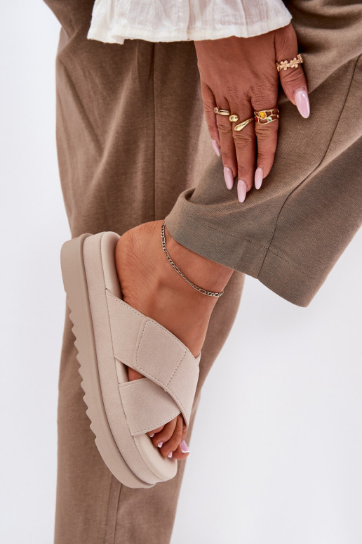 Pantoufles pour femmes avec une plateforme Z Przeplatającymi Się Paskami beige Rinasara