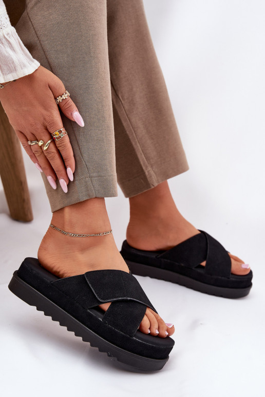 Pantoufles pour femmes avec une plateforme Z Przeplatającymi Się Paskami couleur noire Rinasara