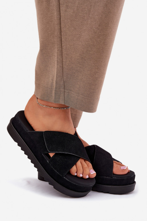 Pantoufles pour femmes avec une plateforme Z Przeplatającymi Się Paskami couleur noire Rinasara