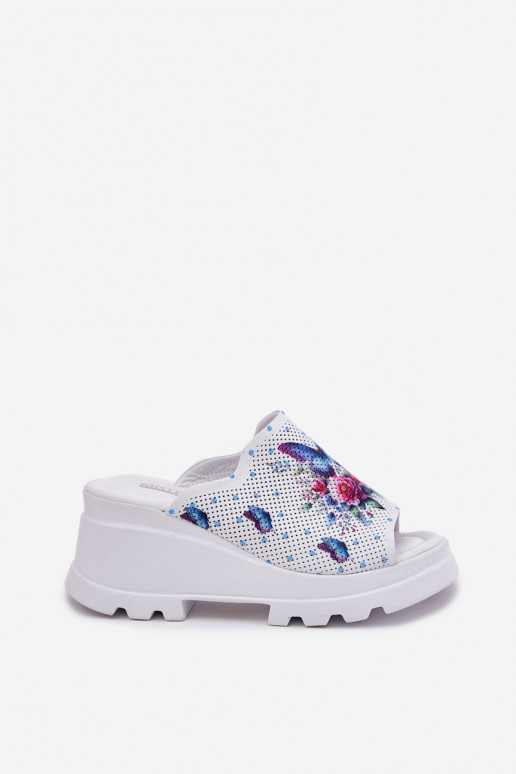 Pantoufles en cuir Féminin Sur un coin Artiker 56C0428 couleur blanche