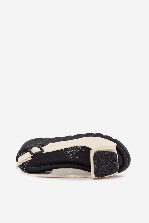 Peau Sandales laquées pour femme Sur un coin avec décoration Artiker 56C1567 beige