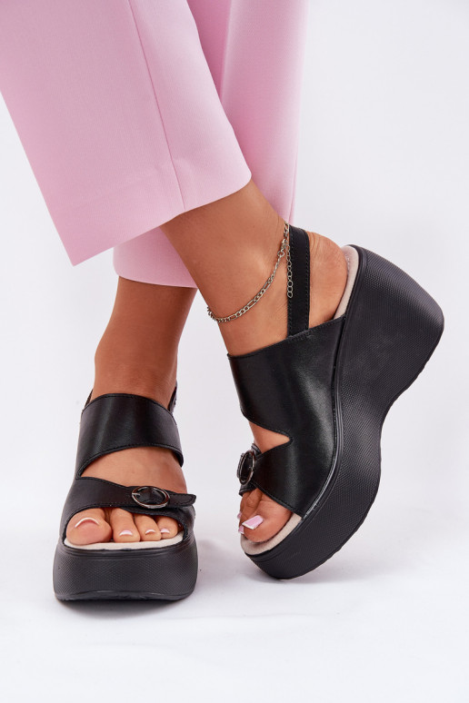 Sandales pour femmes Féminin Sur un coin et plateforme S.Barski LR51-540 couleur noire