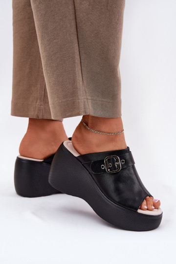 Pantoufles en cuir Féminin avec une plateforme I Koturnie avec boucles S.Barski LR51-542 couleur noire