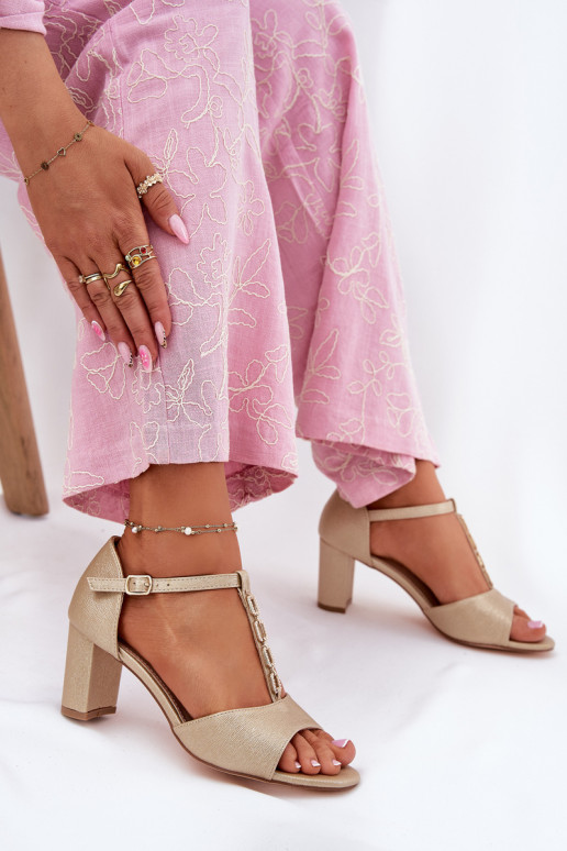 Sandales à talons hauts pour femme avec des talons décorés en cuir écologique couleur dorée Triavera Sandales à talons hauts pour femme avec des talons décorés en cuir écologique couleur dorée Triavera