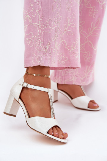 Sandales à talons hauts pour femme avec des talons décorés en cuir écologique couleur blanche Triavera 2