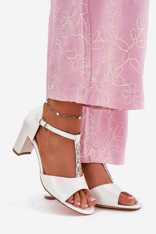 Sandales à talons hauts pour femme avec des talons décorés en cuir écologique couleur blanche Triavera Sandales à talons hauts pour femme avec des talons décorés en cuir écologique couleur blanche Triavera