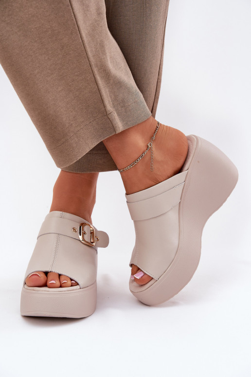Pantoufles en cuir Féminin avec une plateforme I Koturnie avec boucles S.Barski LR51-542 beige