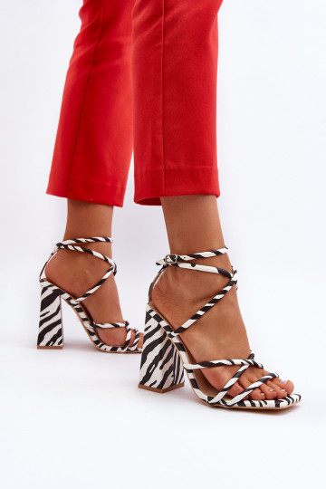 Sandales élégantes à talons hauts noir et blanc, « Josette » 2
