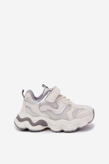 Chaussures modèle baskets Puéril Sur une semelle épaisse couleur blanche Lianees 2