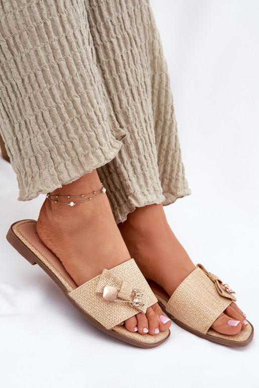 Pantoufles pour femmes avec des talons larges avec des rubans beige Sallariela