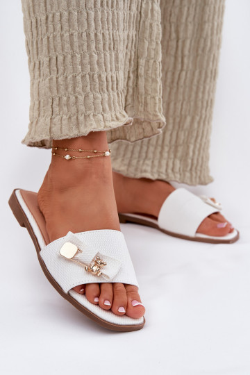 Pantoufles pour femmes avec des talons larges avec des rubans couleur blanche Sallariela 2