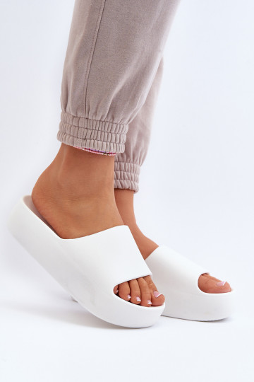 Féminin Chaussons Sur une semelle épaisse couleur blanche Oreithano 2