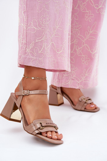 Peau Sandales laquées pour femme avec des talons beige Mevonelle